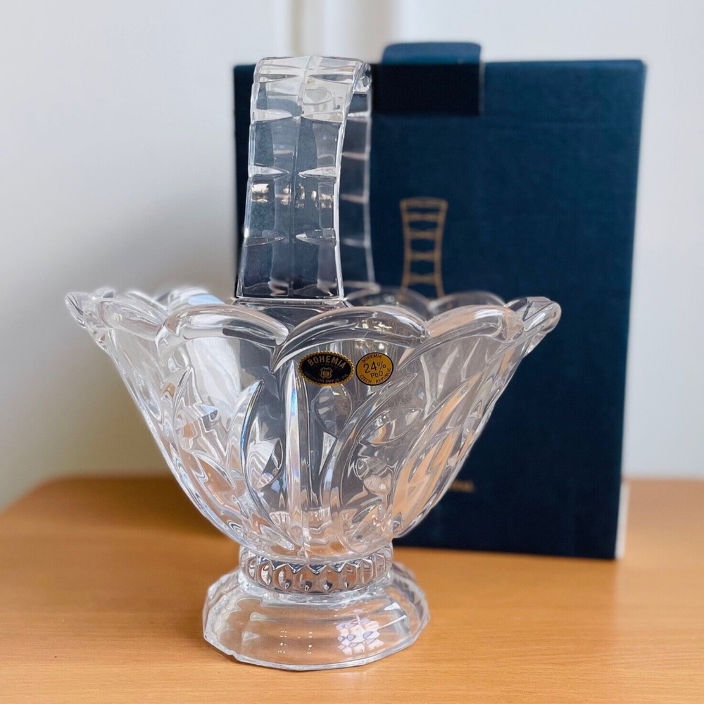 NEW BOHEMIA CRYSTAL CENTERPIECE BASKET Dish Laser Cut Leaves NIB